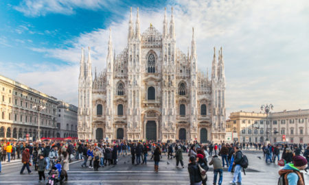 Duomo di Milano con folla