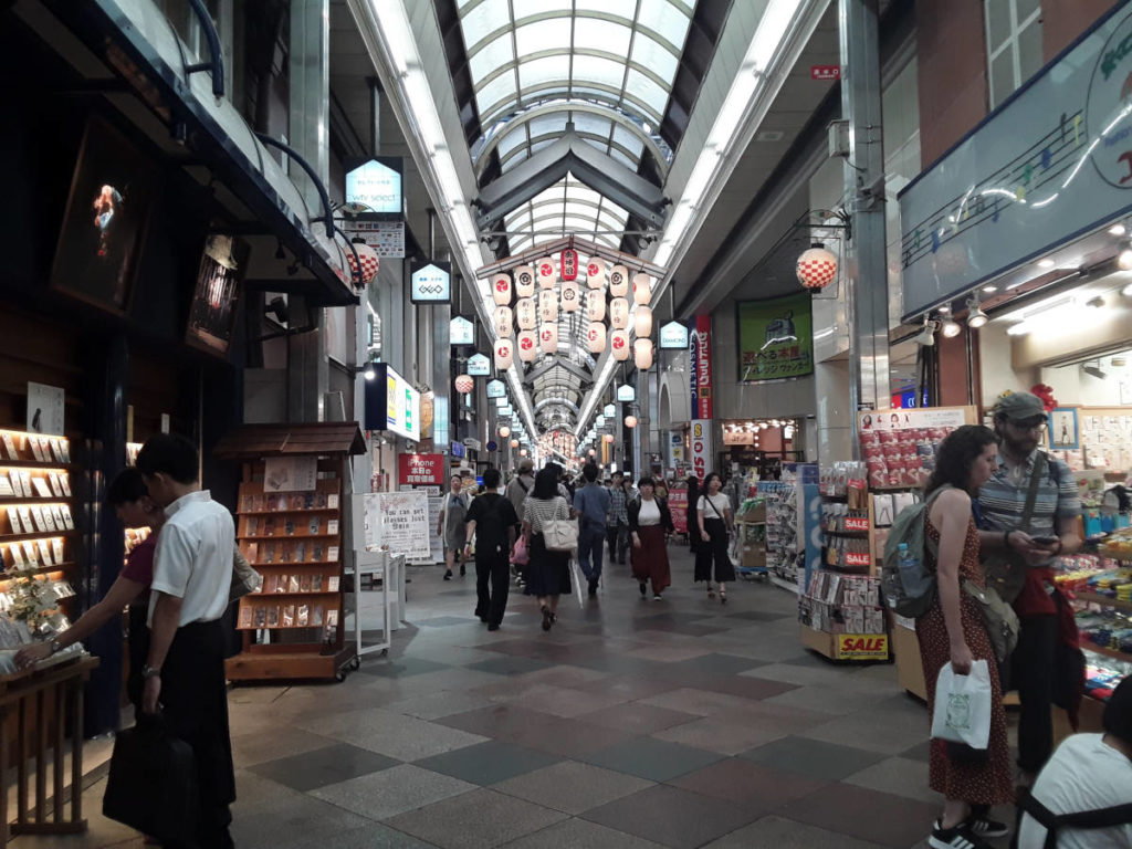 Kyoto - L'affollato mercato di Nishiki