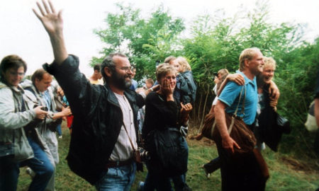 Picnic paneuropeo di Sopron, 19 agosto 1989 - Cittadini della DDR passano il confine austro-ungarico