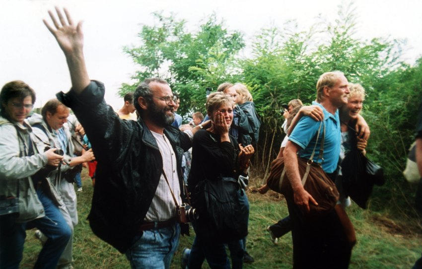 Picnic paneuropeo di Sopron, 19 agosto 1989 - Cittadini della DDR passano il confine austro-ungarico