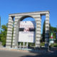 L'arco d'ingresso a Campione in piazza Indipendenza al confine tra Italia e Svizzera