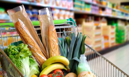 Carrello del supermercato con la spesa