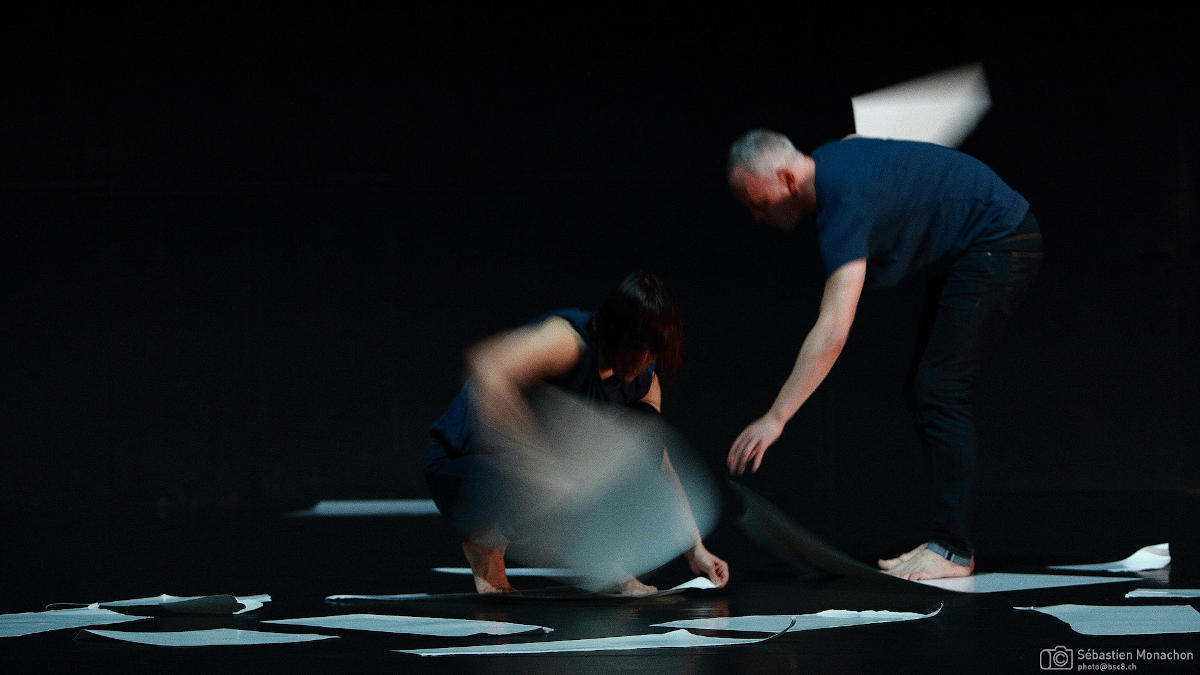 Una scena dallo spettacolo Morphoses con i danzatori Corinne Rochet e Nicholas Petit