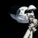 La navicella spaziale Dragon Crew di Space X al momento dell'attracco all'ISS