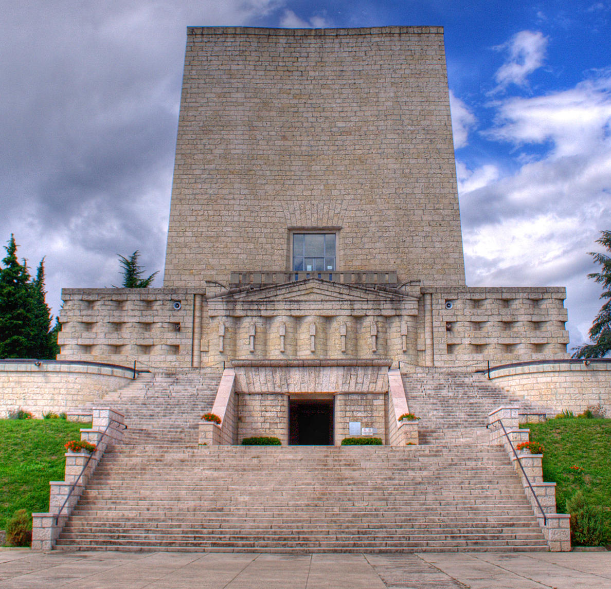 Lungo il Piave - Ossario del Montello a Nervesa della Battaglia