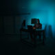Hacker mascherato al PC
