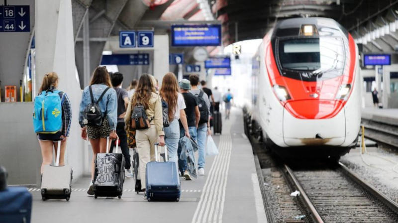 Treno Giruno in stazione