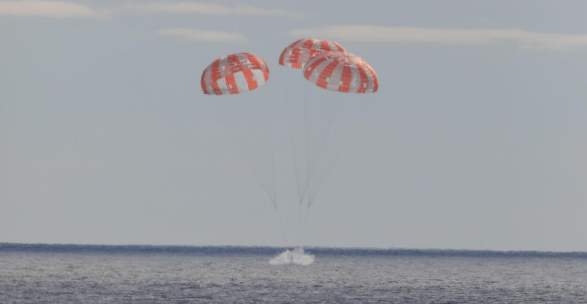 Artemis-1 - Splashdown della capsula Orion nell'Oceano Pacifico