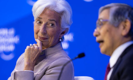 La presidente della BCE, Christine Lagarde, con il vicepremier cinese Liu He durante il WEF a Davos