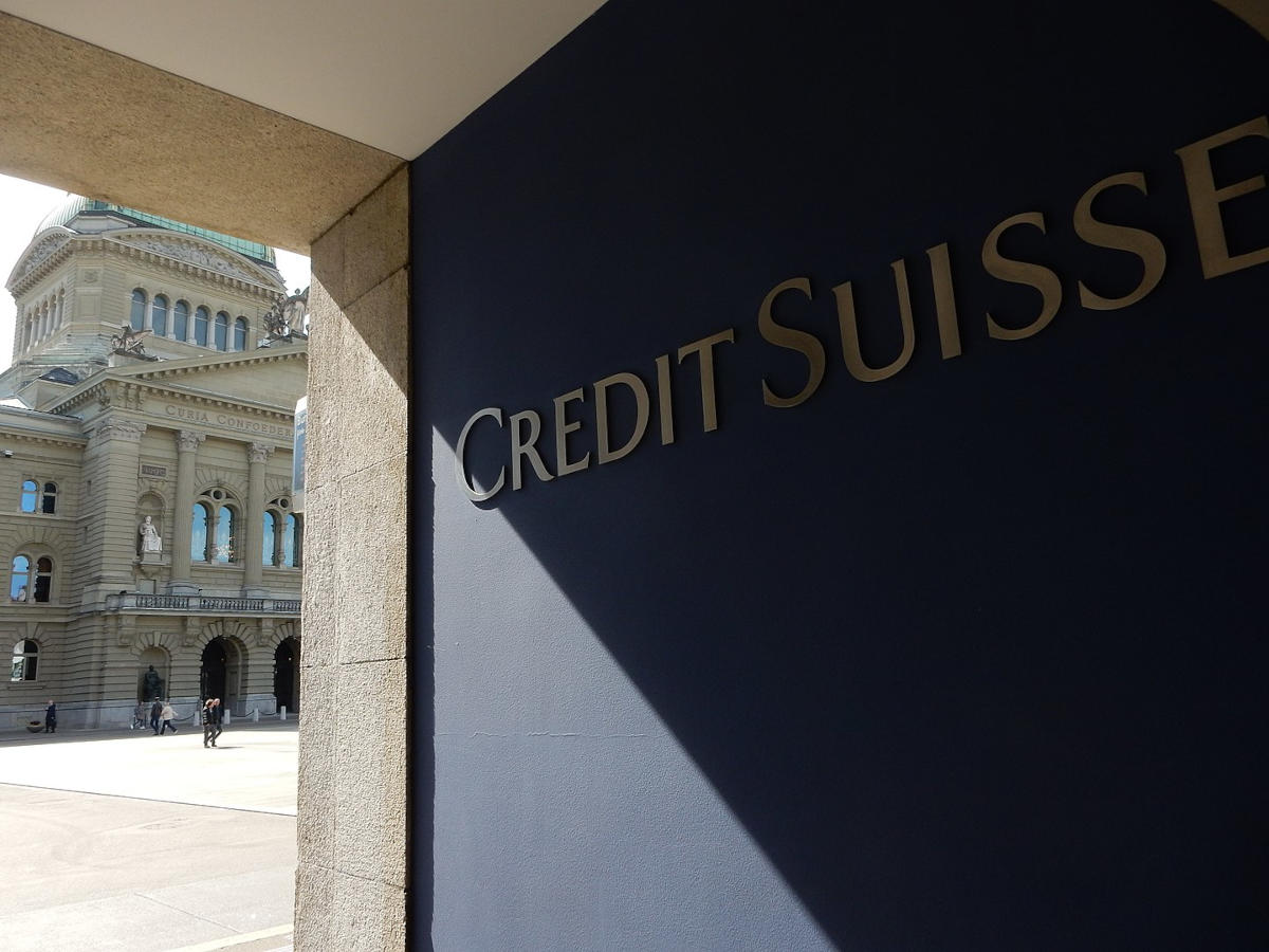 Credit Suisse con Palazzo federale a Berna sullo sfondo