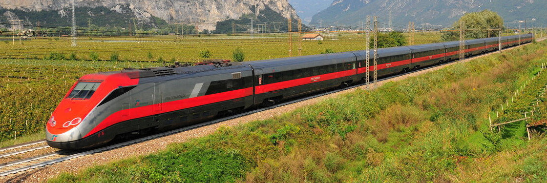 Un convoglio FRECCIAROSSA ETR500 sulla linea del Brennero tra Bolzano e Trento