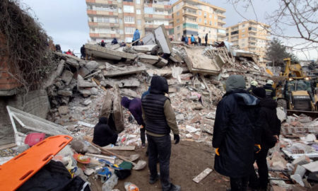 Le macerie di un edificio distrutto dal sisma a Diyarbakır, in Turchia