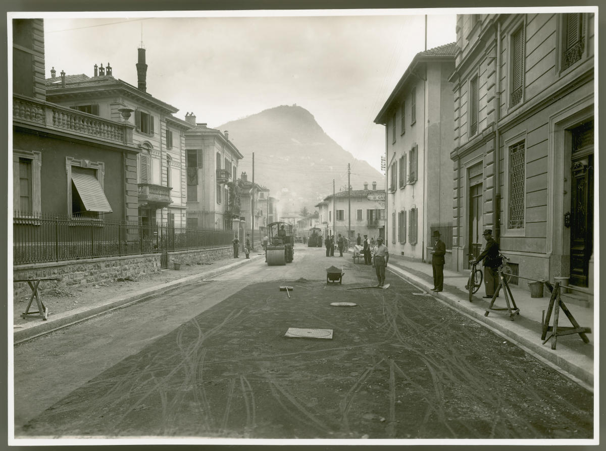 Asfaltatura di via Serafino Balestra, 1930
