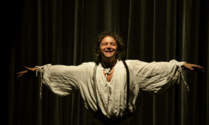 Daniele Finzi Pasca in "Icaro"