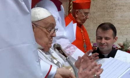 Papa Francesco durante la benedizione Urbi et Orbi della Pasqua 2025