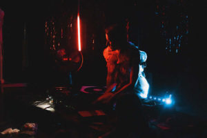 Una scena da "Venir meno", performance di Francesca Sproccati