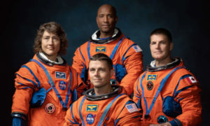 Da sinistra: gli astronauti NASA Christina Koch, Victor Glover, Reid Wiseman e l'astronauta dell'Agenzia spaziale canadese Jeremy Hansen (Foto: NASA/Josh Valcarcel)