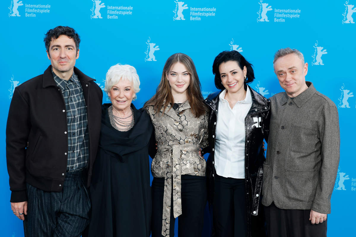 İlker Çatak, İpek Bilgin, Leyla Smyrna Cabas, Özgü Namal e Tansu Biçer alla Berlinale 76