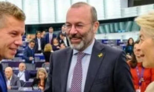 Péter Magyar con Manfred Weber e Ursula von der Leyen