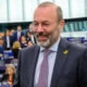 Péter Magyar con Manfred Weber e Ursula von der Leyen
