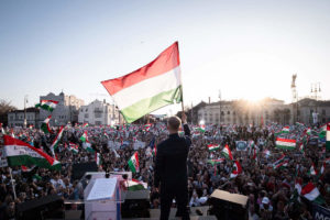 12 aprile 2026: Péter Magyar festeggia la vittoria alle elezioni parlamentari ungheresi