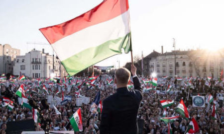 12 aprile 2026: Péter Magyar festeggia la vittoria alle elezioni parlamentari ungheresi