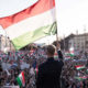 12 aprile 2026: Péter Magyar festeggia la vittoria alle elezioni parlamentari ungheresi