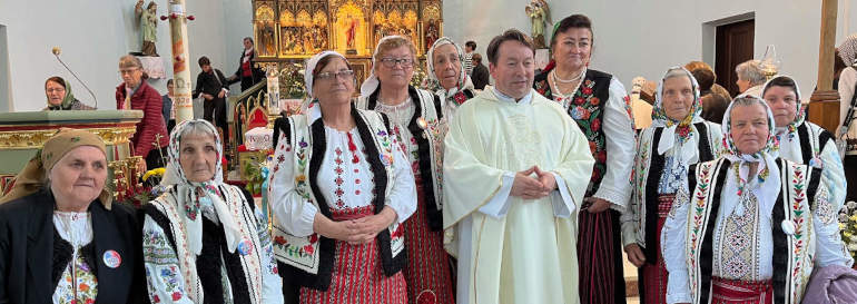 Teresine di Lugano in Romania - Teresine moldave nei loro costumi