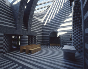 Interno della Chiesa di Mogno progettata dall'arch. Mario Botta