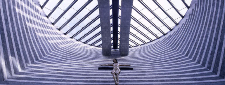 Interno della Chiesa di Mogno progettata dall'arch. Mario Botta