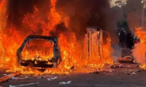 Belfast, 9 giugno 2026: abitazioni e automobili in fiamme