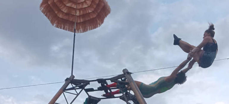 Buskers 2026 - Le artiste volanti di Les Quat’fers en L’air
