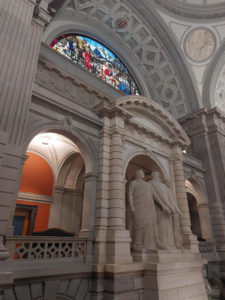 I tre Confederati di James Vibert nell’atrio di Palazzo federale a Berna