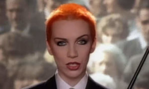 Screenshot tratto dal video del brano Sweet Dreams (Are Made of This)