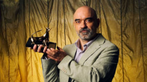 Il regista rumeno Florin Șerban, Pardo d'Oro a Locarno79 con il film Nu e locul tau aici (You Don't Belong Here) (Foto: Davide Padovan / © Locarno Film Festival)
