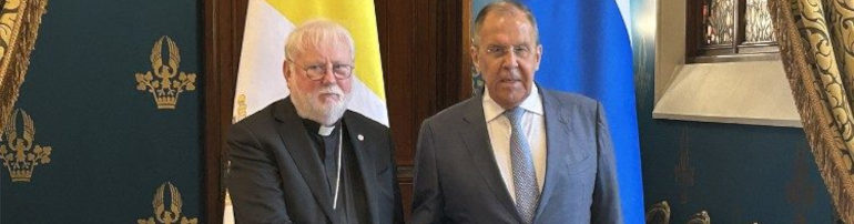25 agosto 2026: mons. Paul Richard Gallagher con il ministro degli esteri russo Lavrov a Mosca (Fonte: Vatican News)