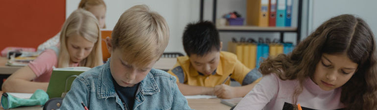 Ragazzi a scuola