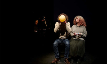 Una scena da Four walls and a Roof con Rabih Mroué e Lina Majdalanie (Foto: Christophe Berlet)