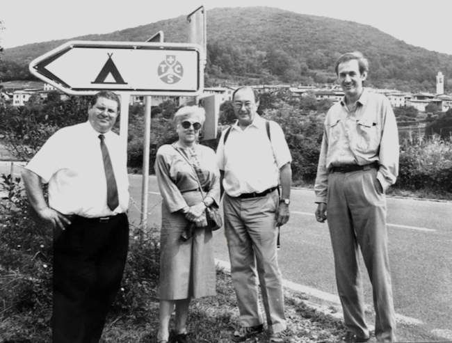 Incontro a Meride nell'estate 1991: da sinistra Renato Gazzola, Pierre Aubert con la moglie e Giuseppe Zois