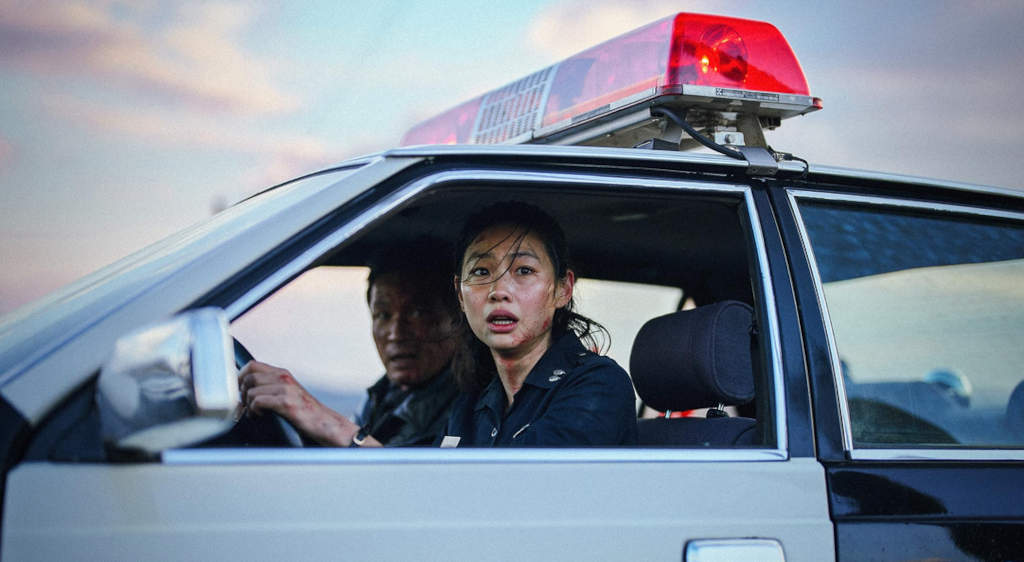 Hwang Jung-min e Hoyeon in una scena del film Hope