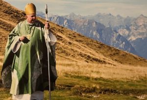 Mons. Pier Giacomo Grampa in alta montagna