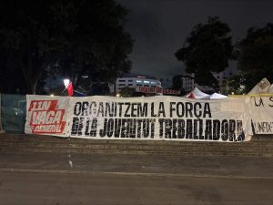 Accampamenti e striscioni in Plaça de Catalunya a Barcellona
